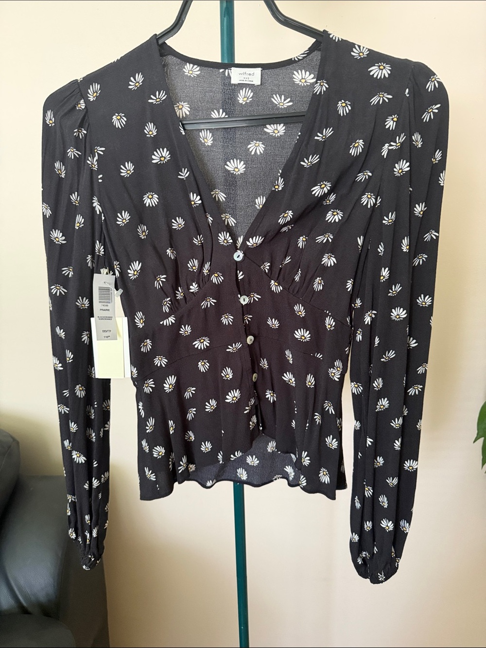 Wilfred Black Daisy-Print V-Neck Button-Up Blouse